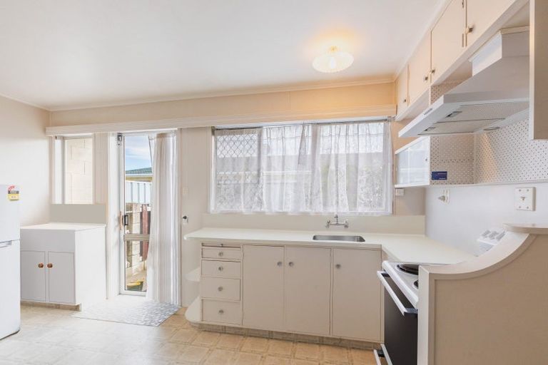 Photo of property in 2/70 Meeanee Road, Taradale, Napier, 4112