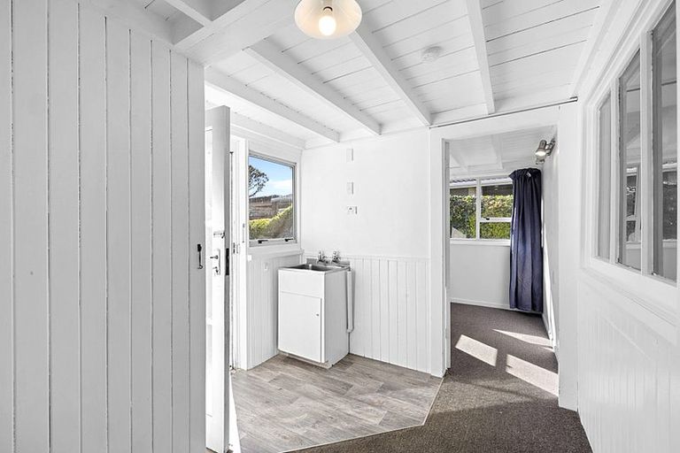 Photo of property in 3 Shortland Street, Lower Vogeltown, New Plymouth, 4310