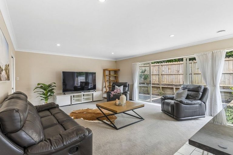 Photo of property in 11 Nathan Close, Somerville, Auckland, 2014