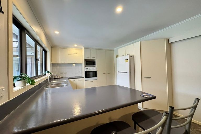 Photo of property in 7 Golf Road, New Lynn, Auckland, 0600