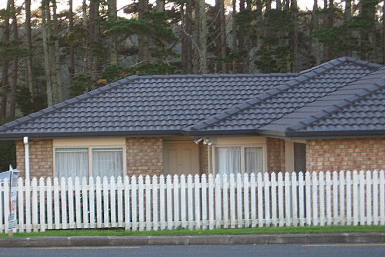 Photo of property in 643 Swanson Road, Swanson, Auckland, 0612