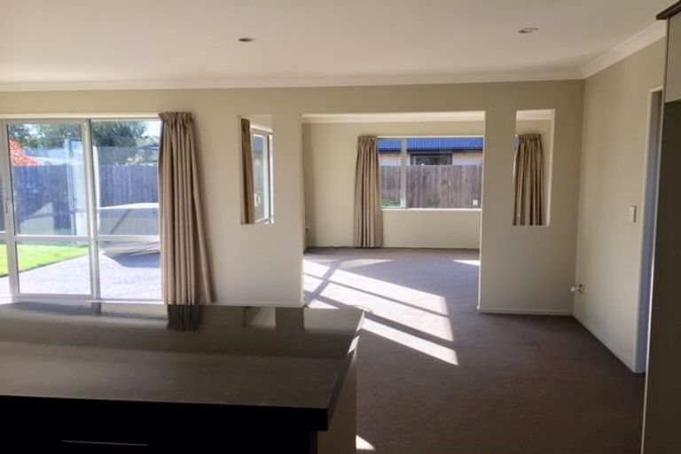 Photo of property in 19 Papaumu Green, Parklands, Christchurch, 8083