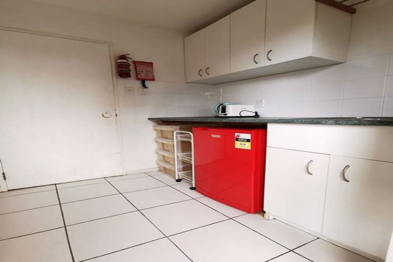 Photo of property in 1/6 Carlisle Road, Browns Bay, Auckland, 0630
