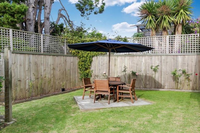 Photo of property in 628 Huia Road, Parau, Auckland, 0604