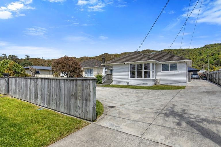 Photo of property in 1/167 Wainuiomata Road, Wainuiomata, Lower Hutt, 5014