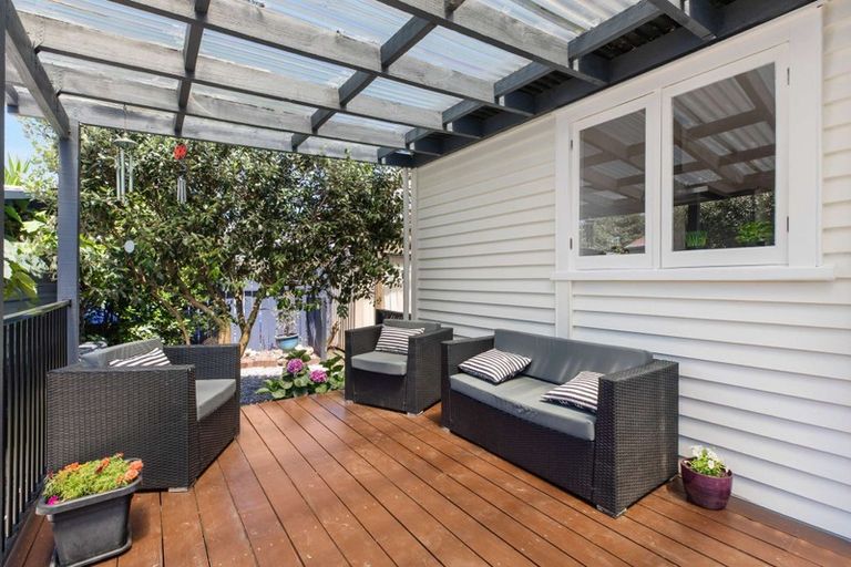 Photo of property in 64 Gloucester Road, Manurewa, Auckland, 2102