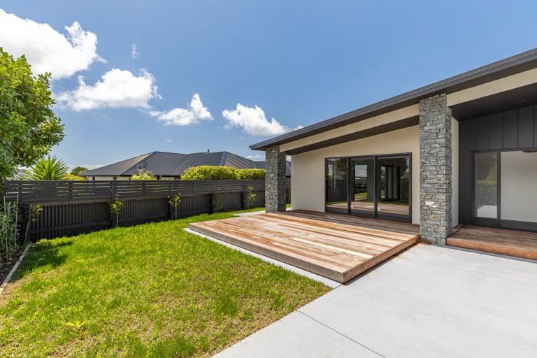 Photo of property in 2 Marsden Place, Hurworth, New Plymouth, 4310