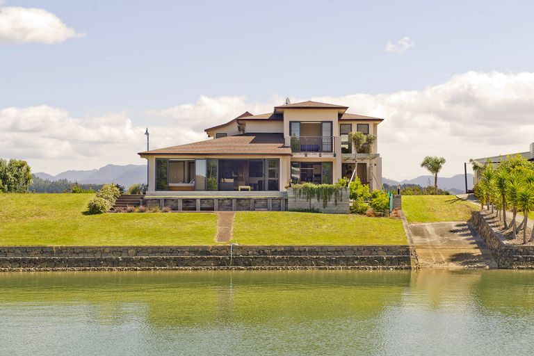 Photo of property in 10 Hei Esplanade, Whitianga, 3510