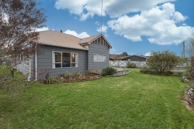 Photo of property in 18 Watts Street, Waipawa, 4210