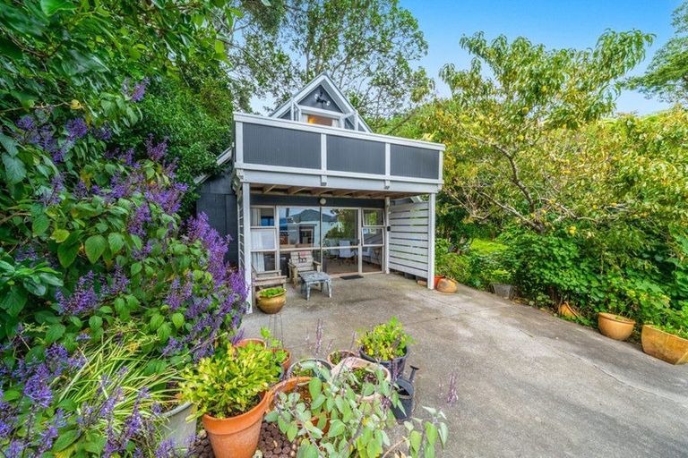 Photo of property in 120 Kawakawa Bay Coast Road, Kawakawa Bay, Papakura, 2585