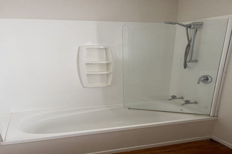 Photo of property in 15 James Street, Glenfield, Auckland, 0629