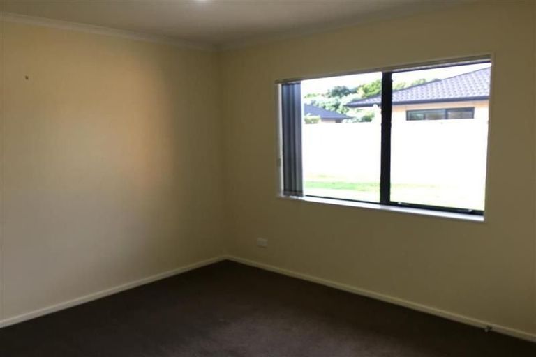 Photo of property in 4 Gandalf Crescent, Paraparaumu, 5032