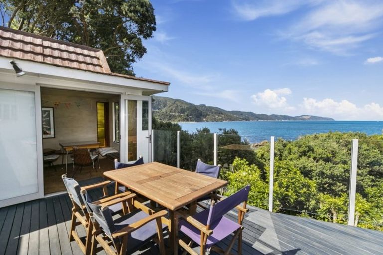 Photo of property in 1a Howard Road, Point Howard, Lower Hutt, 5013