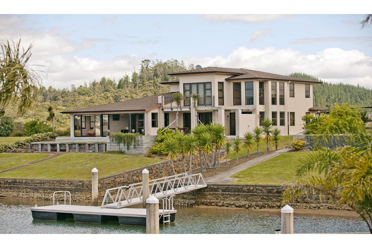 Photo of property in 10 Hei Esplanade, Whitianga, 3510