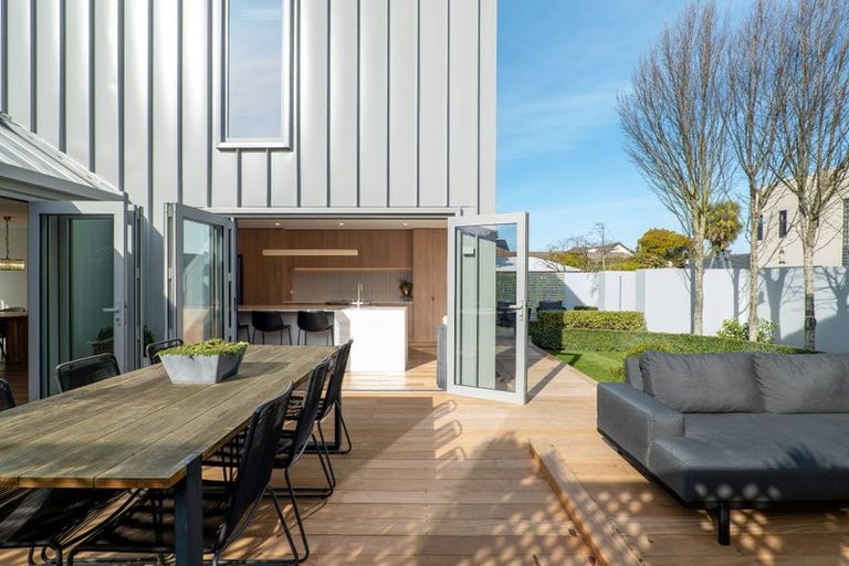 Photo of property in 92a Jeffreys Road, Fendalton, Christchurch, 8052