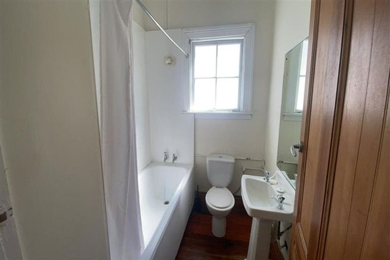 Photo of property in 37 Raroa Road, Kelburn, Wellington, 6012