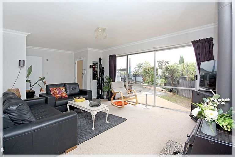 Photo of property in 49 Strathmore Avenue, Levin, 5510