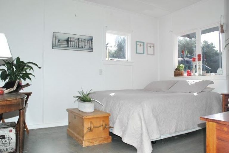 Photo of property in 12 Chamberlain Avenue, Amberley, 7481