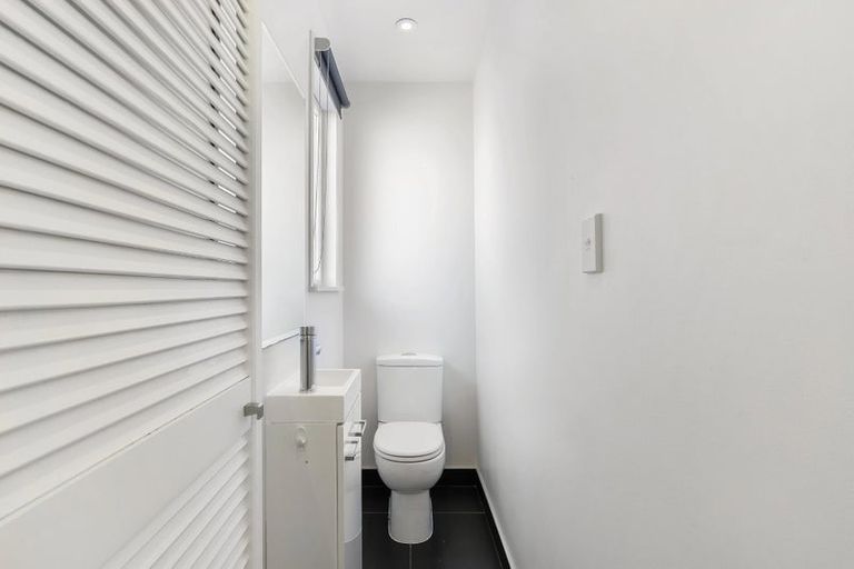 Photo of property in 40 Paragon Avenue, Beach Haven, Auckland, 0626