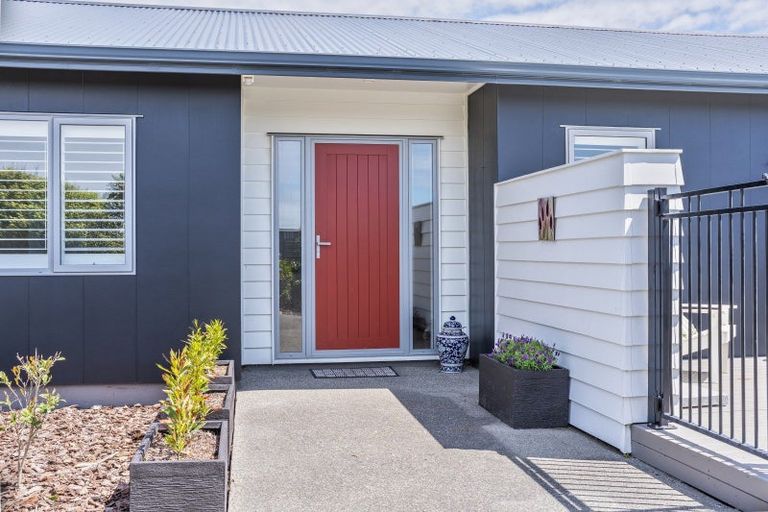 Photo of property in 45 Seagrass Place, Otaki Beach, Otaki, 5512