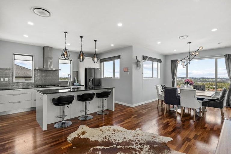 Photo of property in 76 Travis View Drive, Fairview Heights, Auckland, 0632