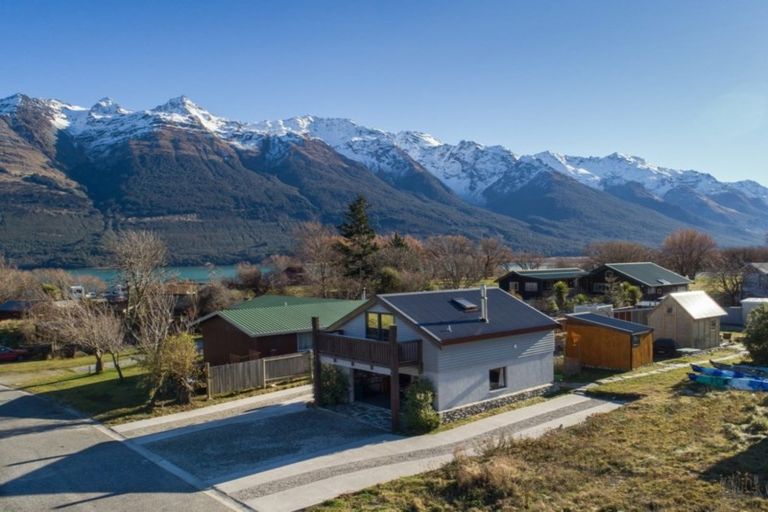 Photo of property in 13 Forbes Place, Glenorchy, 9372