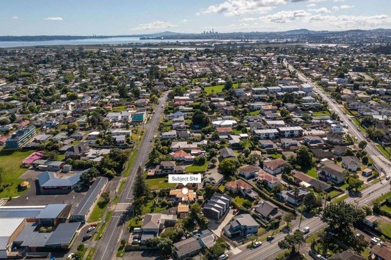 Photo of property in 3 Lavelle Road, Henderson, Auckland, 0612