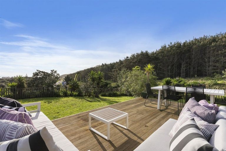 Photo of property in 333 Motutara Road, Muriwai, Waimauku, 0881
