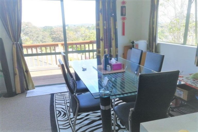 Photo of property in 24 Worthington Place, West Harbour, Auckland, 0618