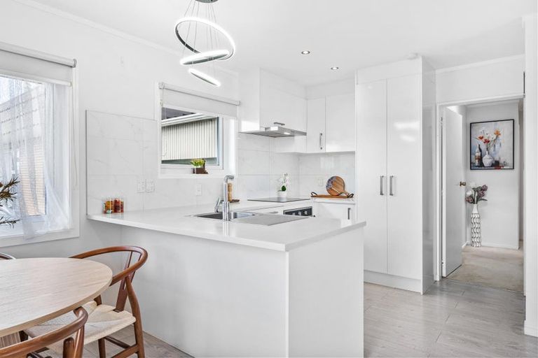 Photo of property in 4/94 Lynwood Road, New Lynn, Auckland, 0600