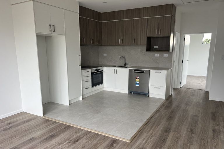 Photo of property in 9/233 Great North Road, Henderson, Auckland, 0612