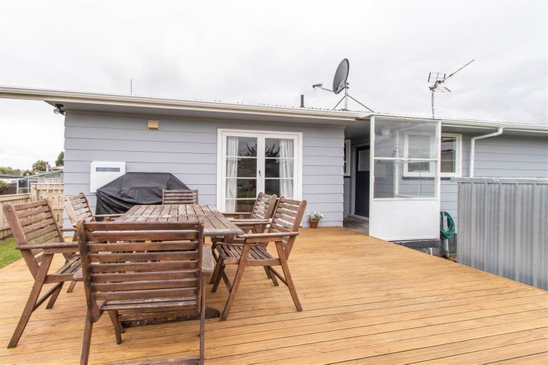 Photo of property in 5 Karaka Street, Inglewood, 4330