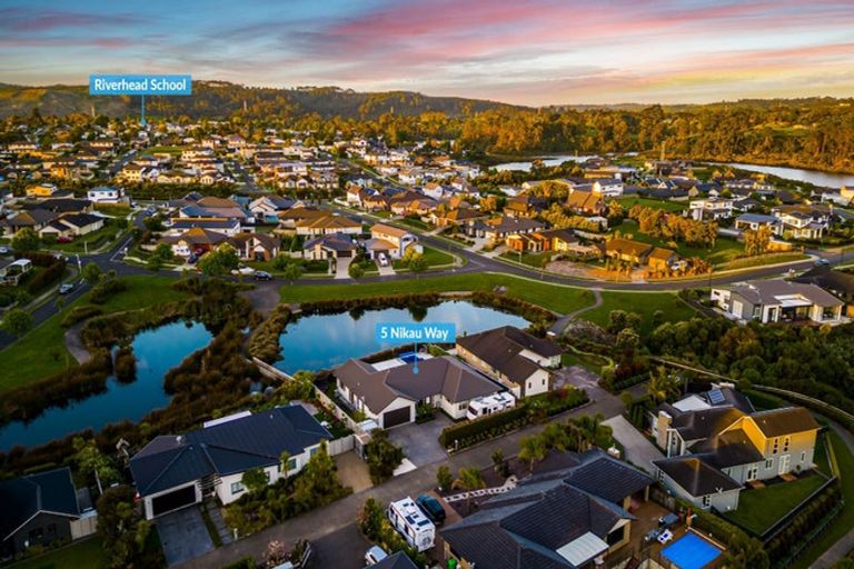 Photo of property in 5 Nikau Way, Riverhead, 0820