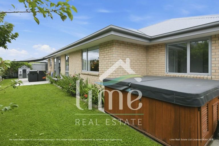 Photo of property in 16 Batchelor Place, Kaiapoi, 7630