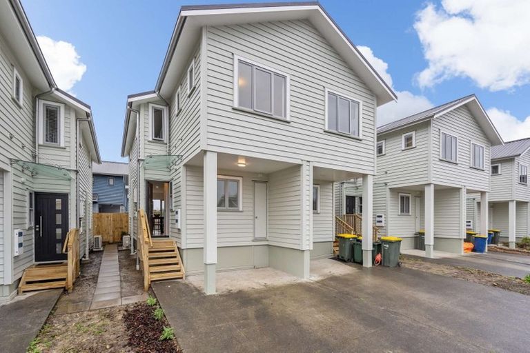 Photo of property in 5/6 John Jennings Drive, Oteha, Auckland, 0632