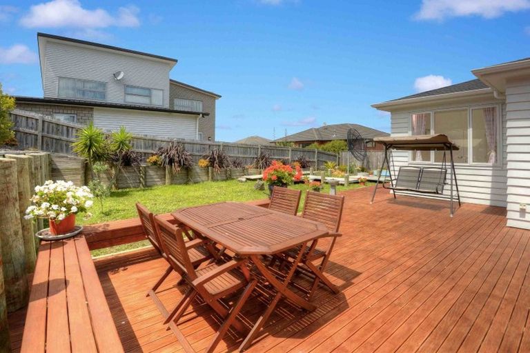 Photo of property in 39 Harrowglen Drive, Northcross, Auckland, 0632