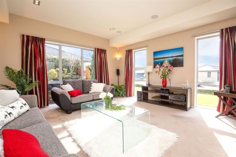 Photo of property in 64 Somerville Crescent, Aidanfield, Christchurch, 8025