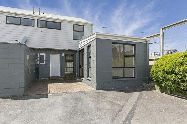 Photo of property in Lynbrae Court Flats, 22/4 Dr Taylor Terrace, Johnsonville, Wellington, 6037