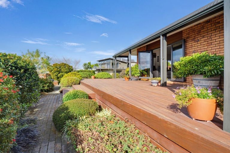 Photo of property in 71 Ruapehu Drive, Fitzherbert, Palmerston North, 4410