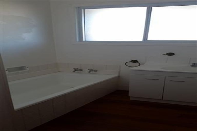 Photo of property in 15 Manu Crescent, Upper Vogeltown, New Plymouth, 4310