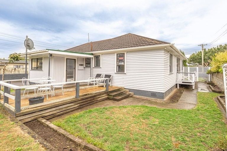 Photo of property in 9 Swiss Avenue, Gonville, Whanganui, 4501