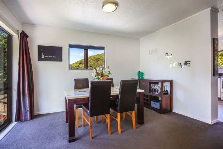 Photo of property in 9 Seagull Place, Whitby, Porirua, 5024
