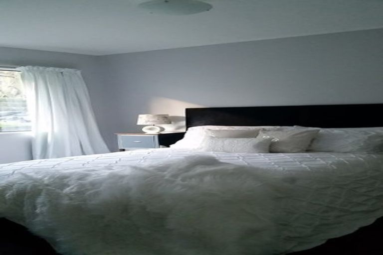 Photo of property in 1/17 Kupari Place, Totara Vale, Auckland, 0629