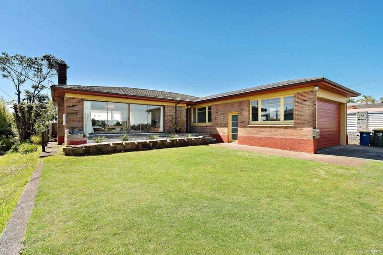 Photo of property in 479 East Coast Road, Murrays Bay, Auckland, 0630