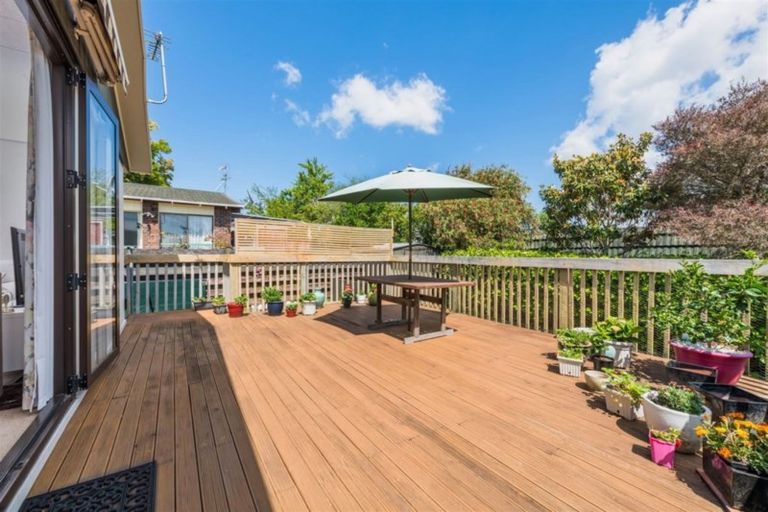 Photo of property in 2/88 Roberts Road, Te Atatu South, Auckland, 0610