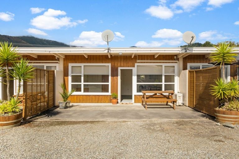 Photo of property in 5/209 Waikawa Road, Waikawa, Picton, 7220