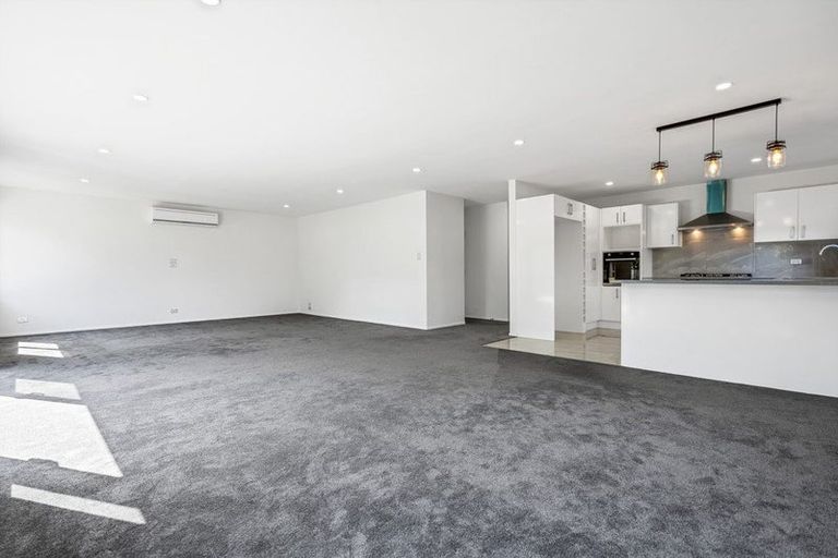 Photo of property in 18a Riverpark Crescent, Henderson, Auckland, 0610