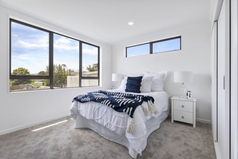 Photo of property in 24a Styca Place, Sunnyvale, Auckland, 0612