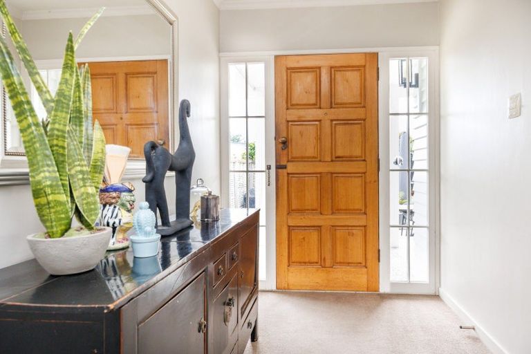 Photo of property in 4 Chilton Grove, Hokowhitu, Palmerston North, 4410