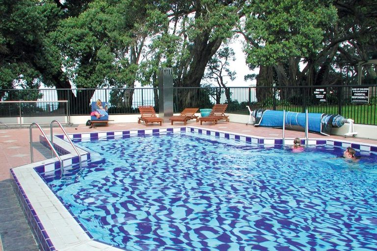 Photo of property in 1c/175 Hurstmere Road, Takapuna, Auckland, 0622